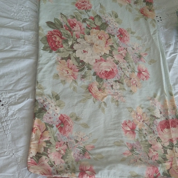 COPY - Ralph Lauren Pink and Green Floral King pillowcases Stone Harbor - Picture 2 of 6